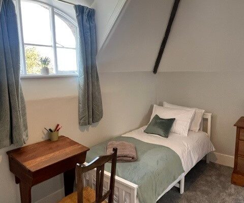 Twin bedroom